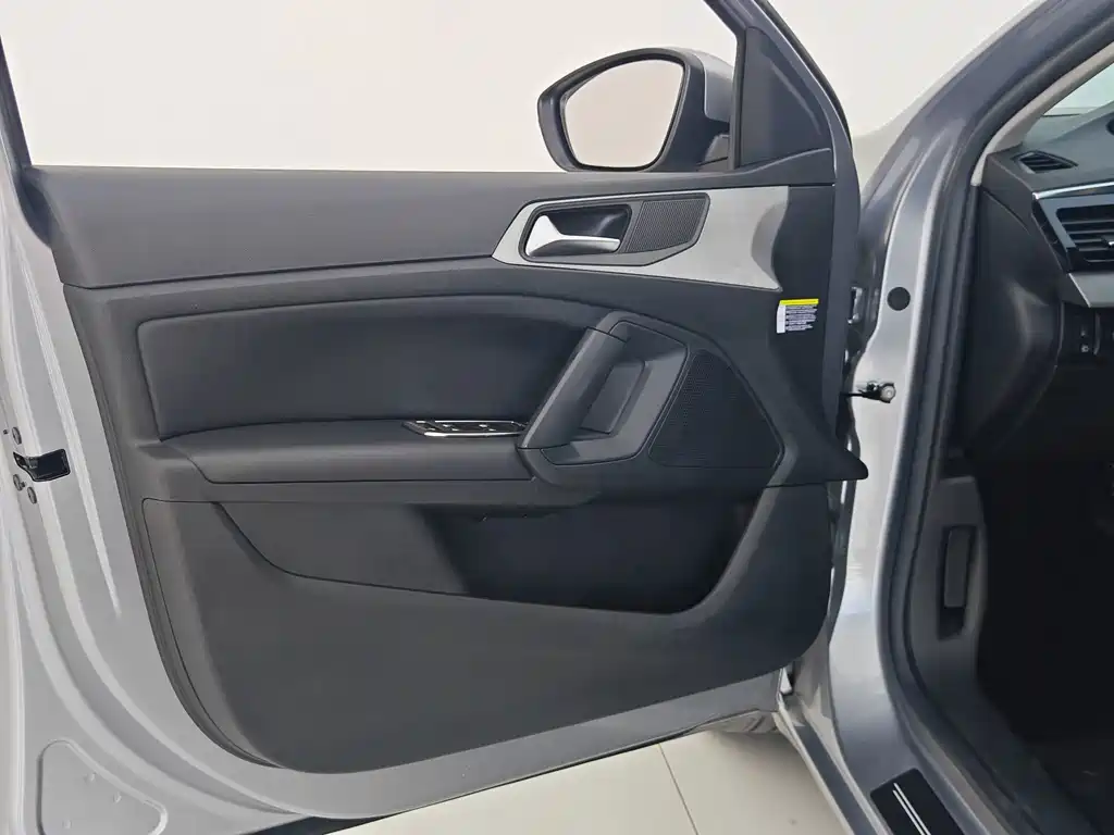 Peugeot 408 — миниатюра 28