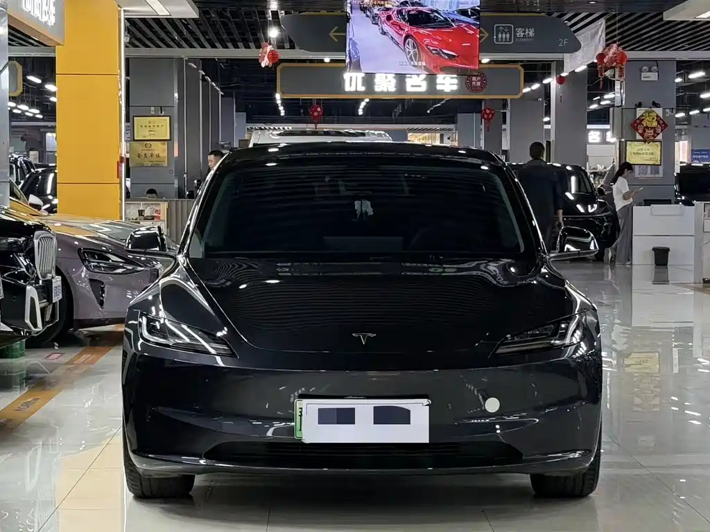 Tesla Model 3 — миниатюра 2