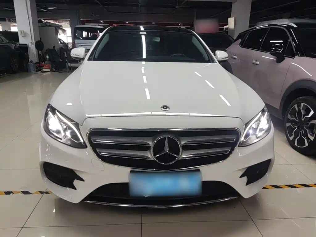 Mercedes-Benz E-Class — миниатюра 3