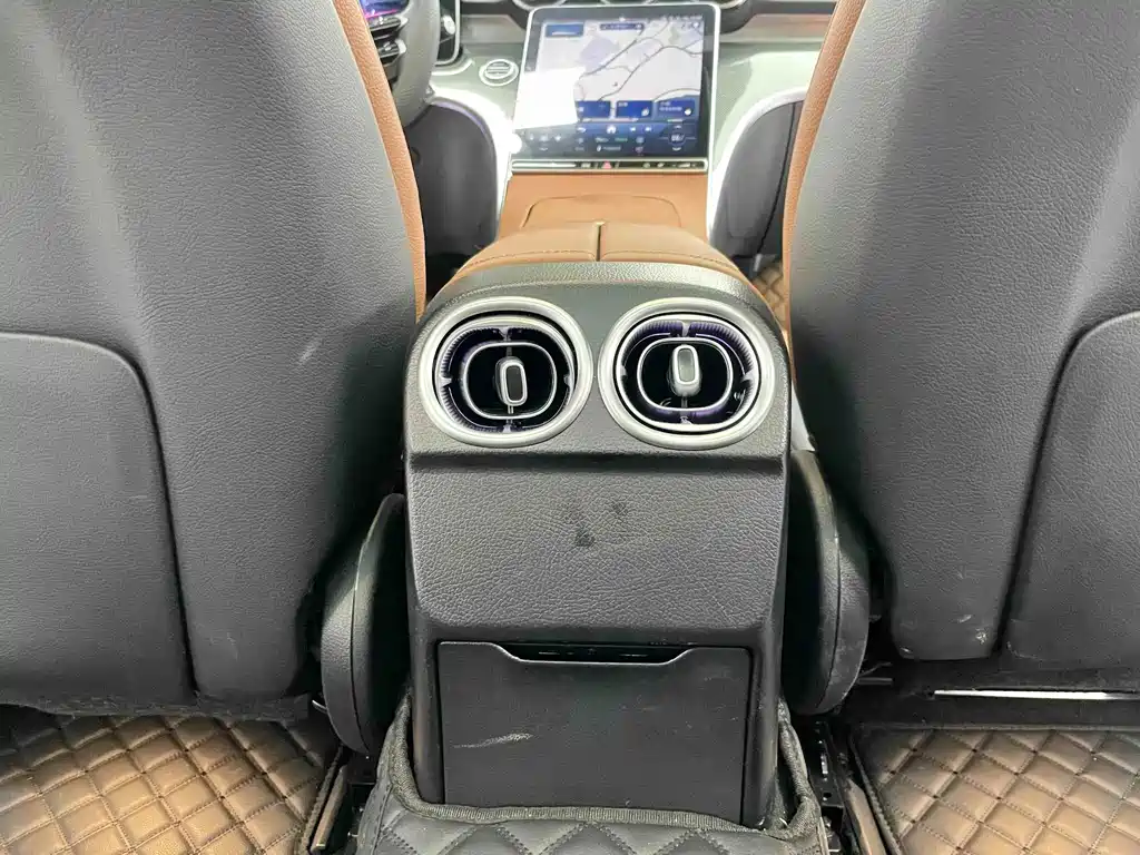 Mercedes-Benz C-Class — миниатюра 13