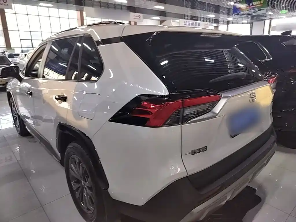 Toyota RAV4 — миниатюра 5