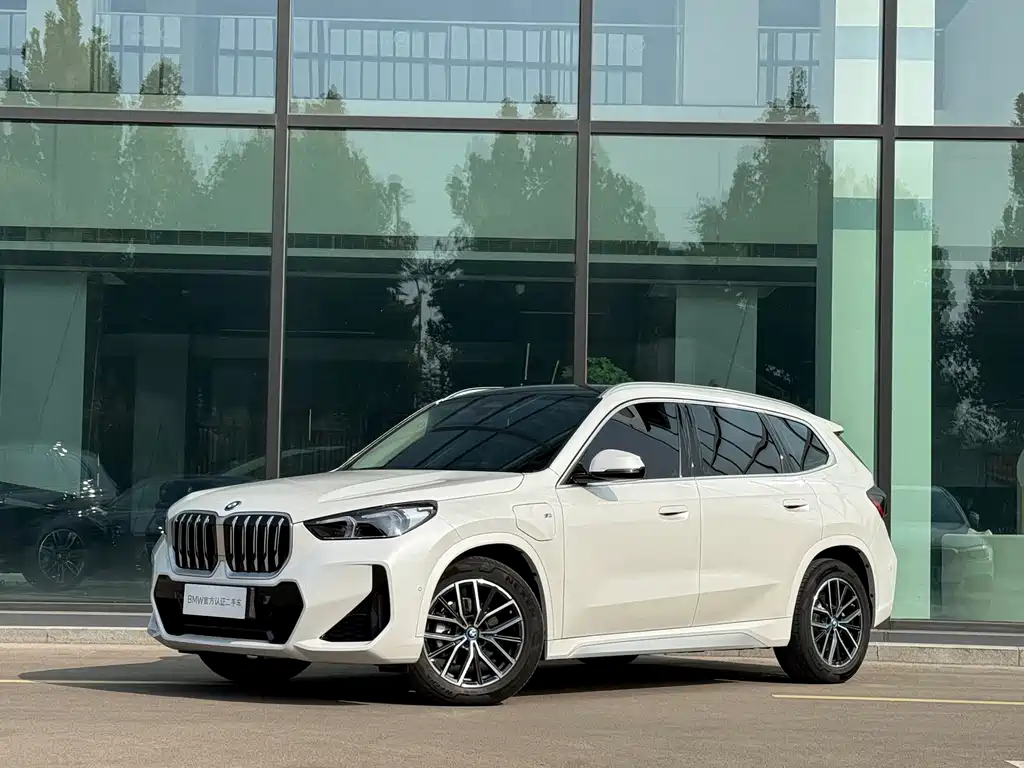 BMW iX1