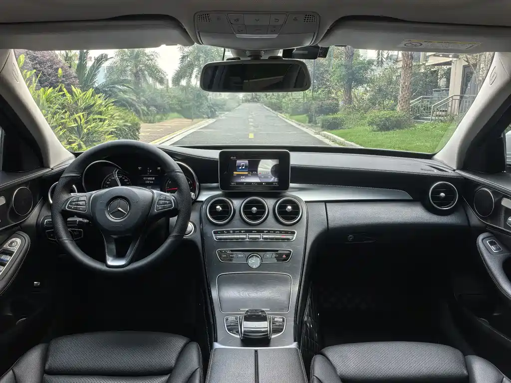 Mercedes-Benz C-Class — миниатюра 6