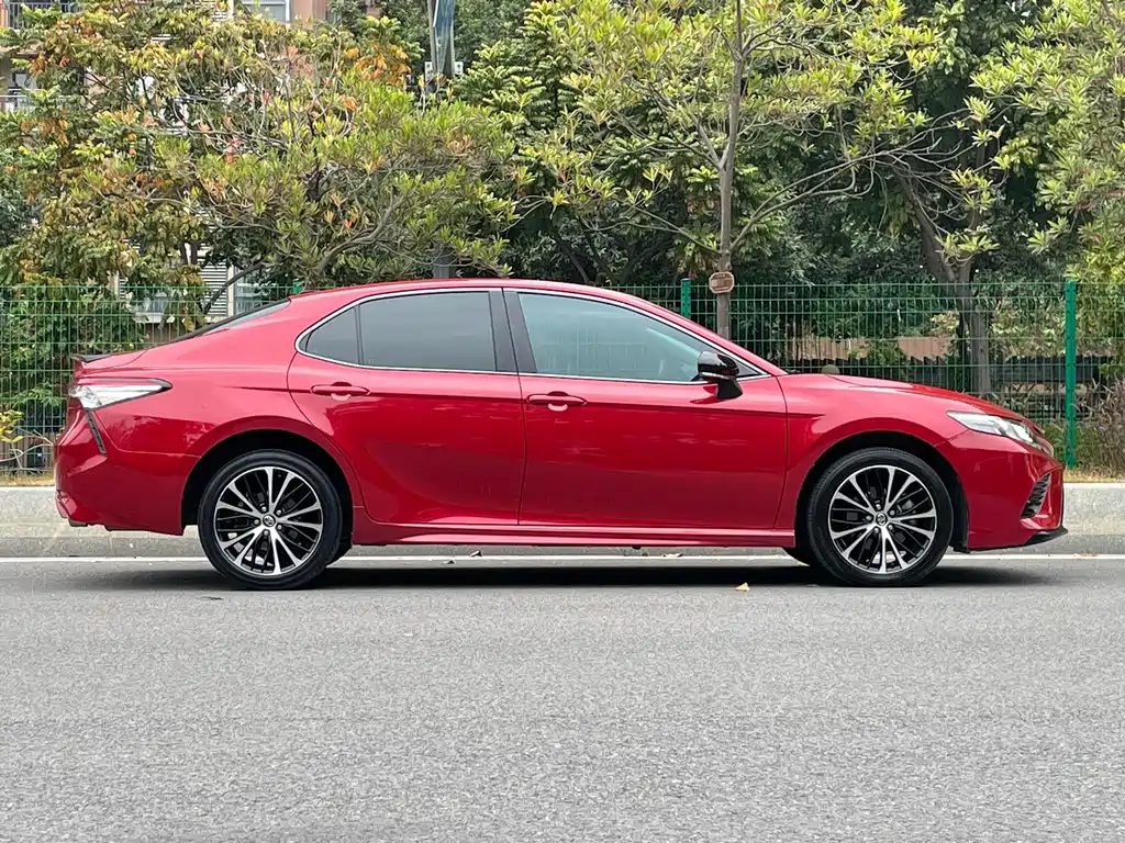 TOYOTA CAMRY