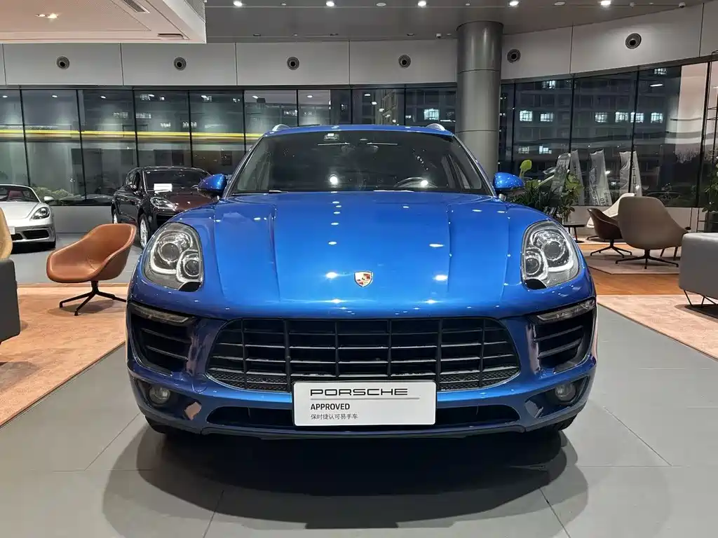 PORSCHE MACAN