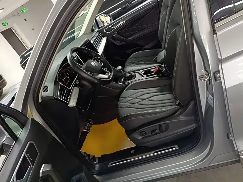 Volkswagen Tiguan L — миниатюра 15