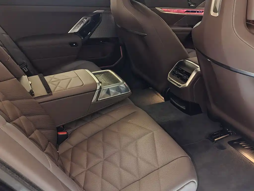 BMW 7 Series — миниатюра 8