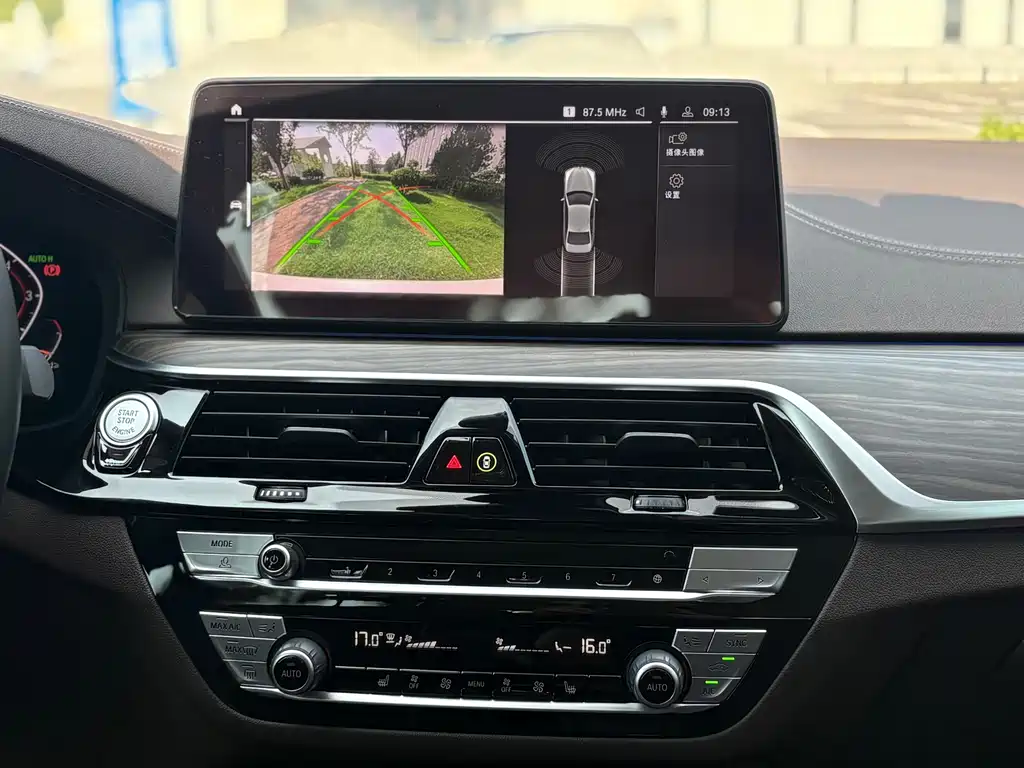 BMW 5 Series — миниатюра 10
