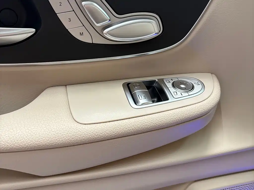 Mercedes-Benz V-Class — миниатюра 10