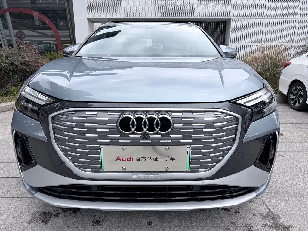 AUDI Q4 E TRON