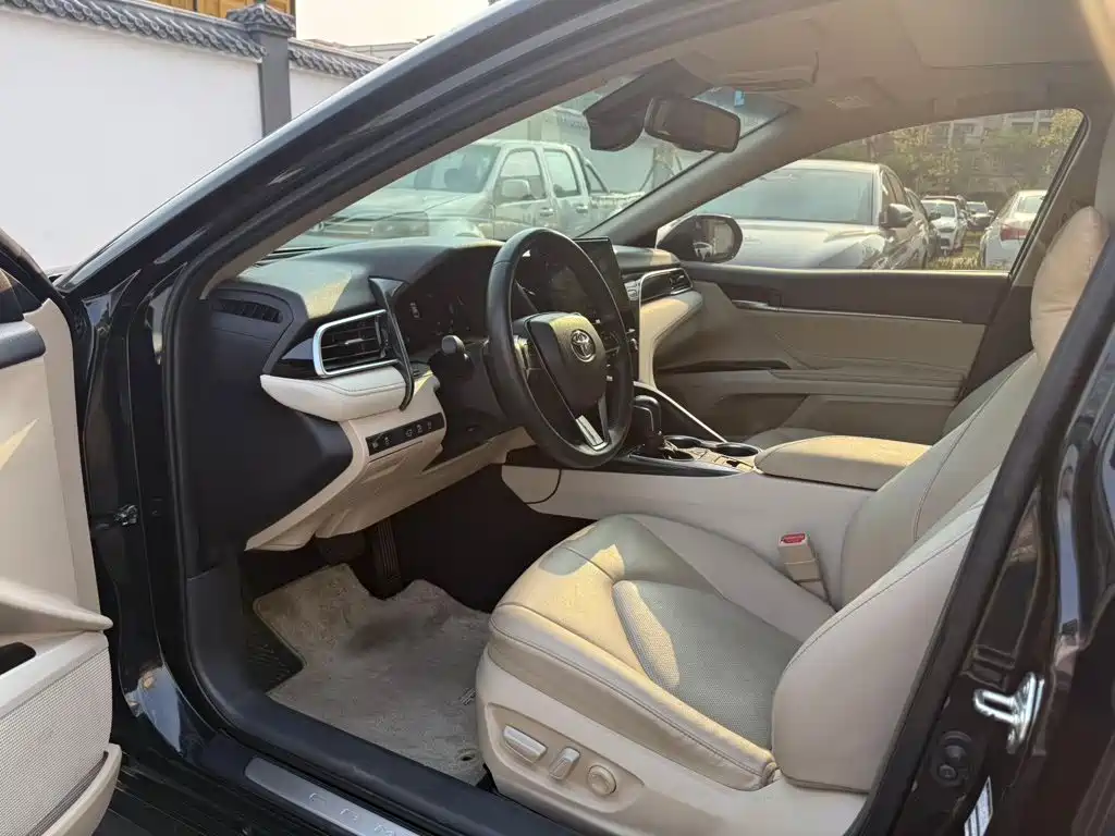 Toyota Camry — миниатюра 4