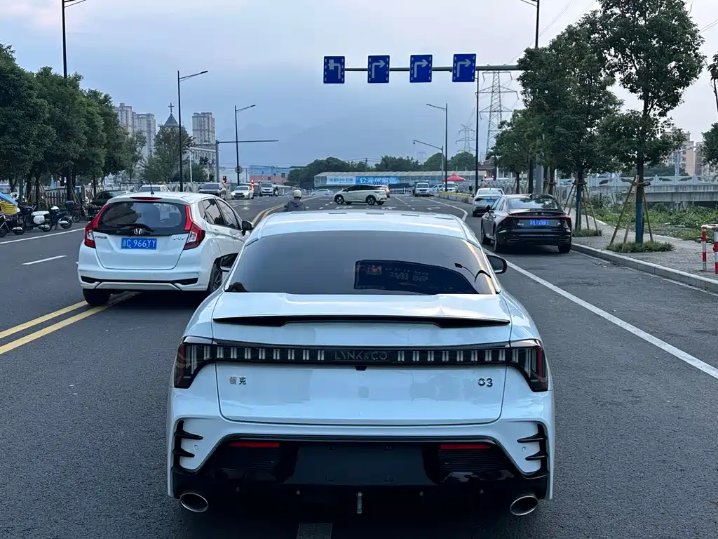 Lynk & Co 03 — миниатюра 14