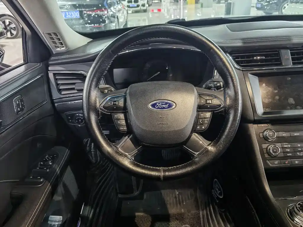 FORD TAURUS