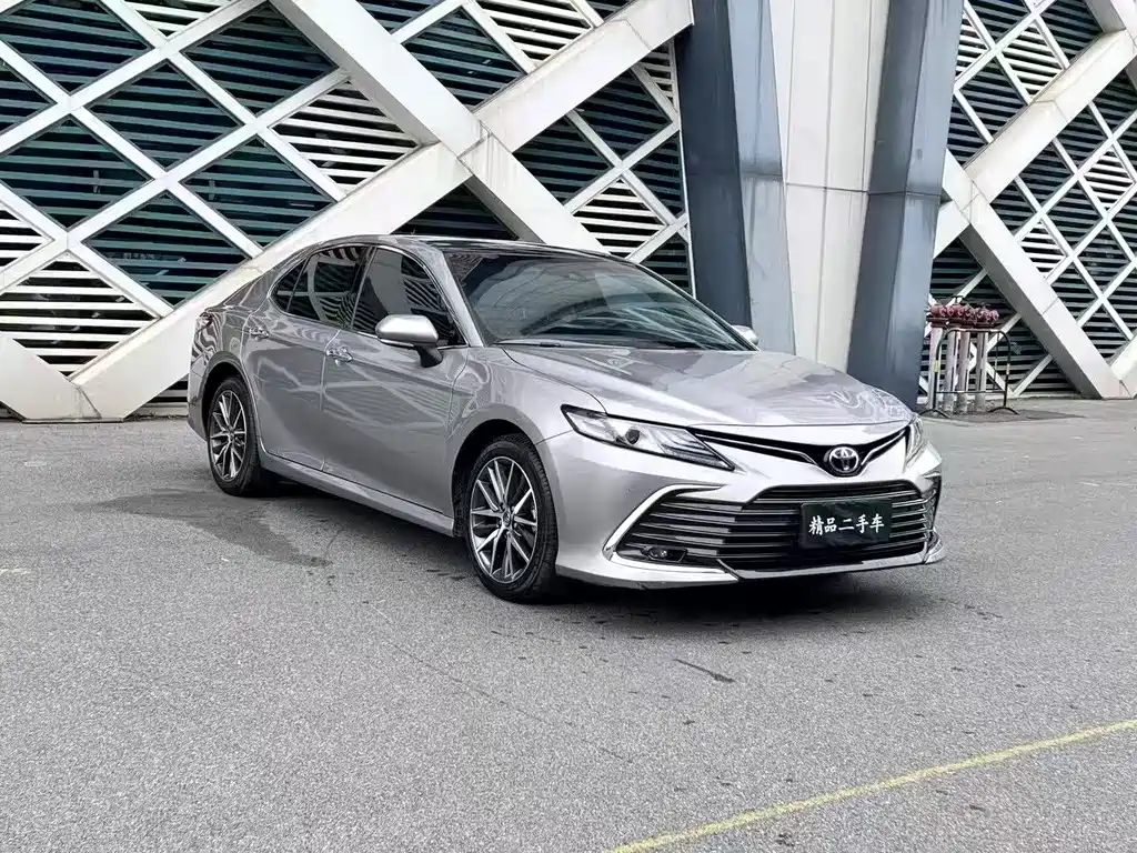 Toyota Camry — миниатюра 3