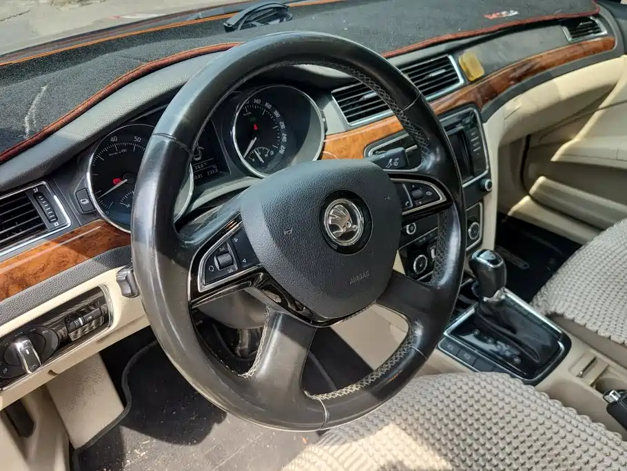 Skoda Superb — миниатюра 15