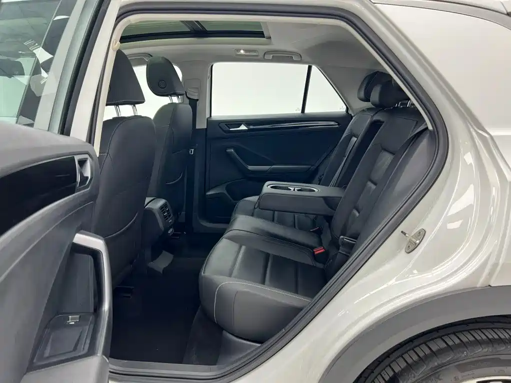 Volkswagen T-Roc — миниатюра 10
