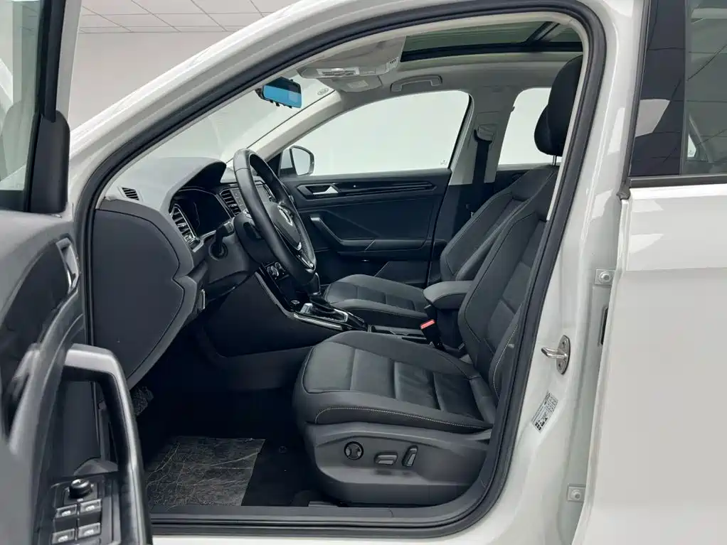 Volkswagen T-Roc — миниатюра 8