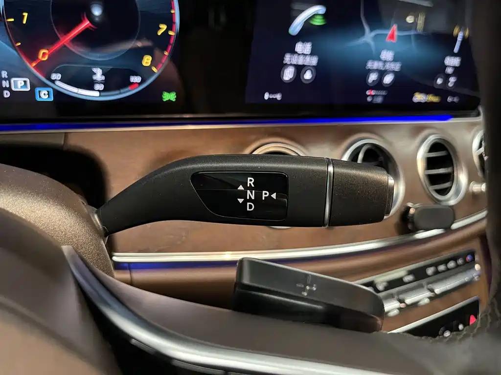 Mercedes-Benz E-Class — миниатюра 20