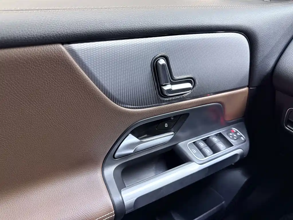 Mercedes-Benz GLB — миниатюра 19