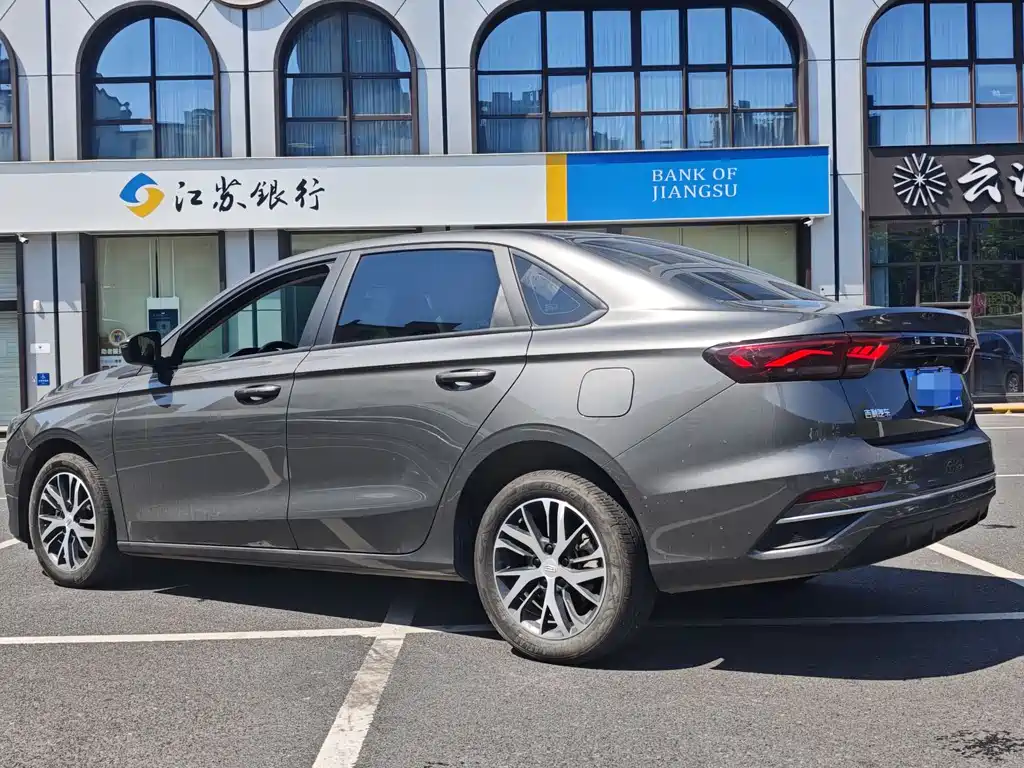 Geely Emgrand 2025 4 1.5L CVT Luxury