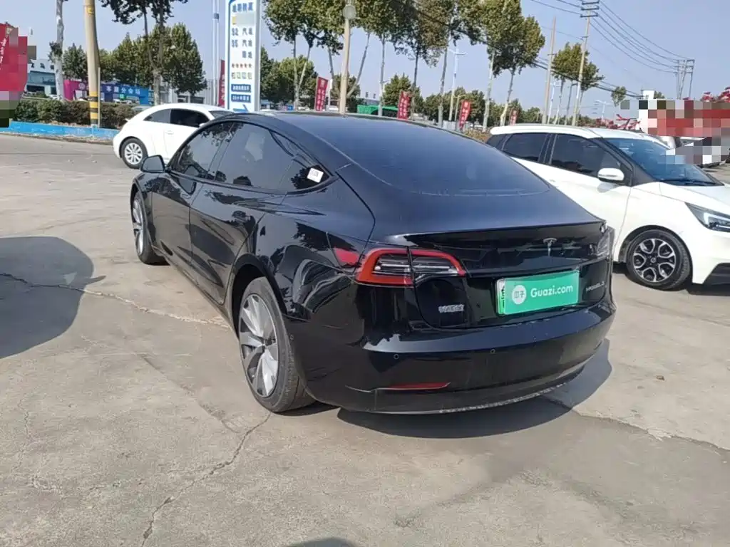Tesla Model 3 — миниатюра 5