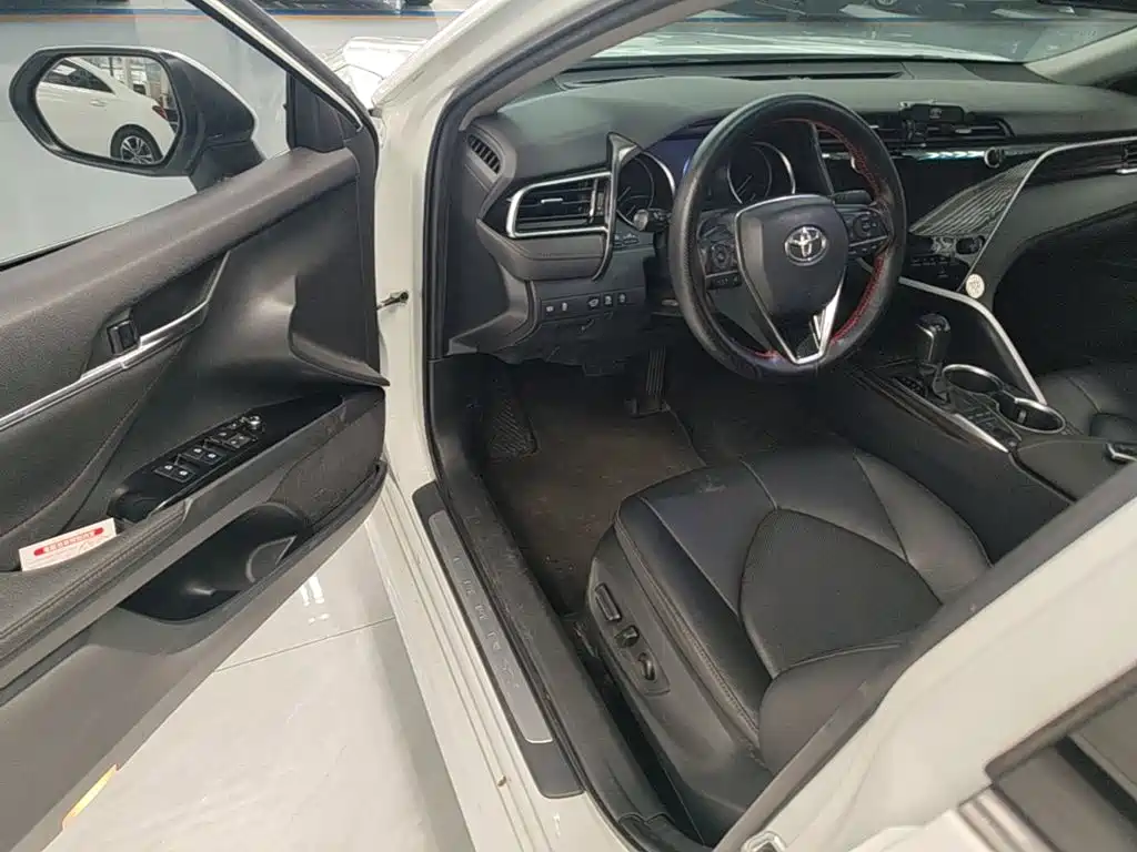 Toyota Camry — миниатюра 16