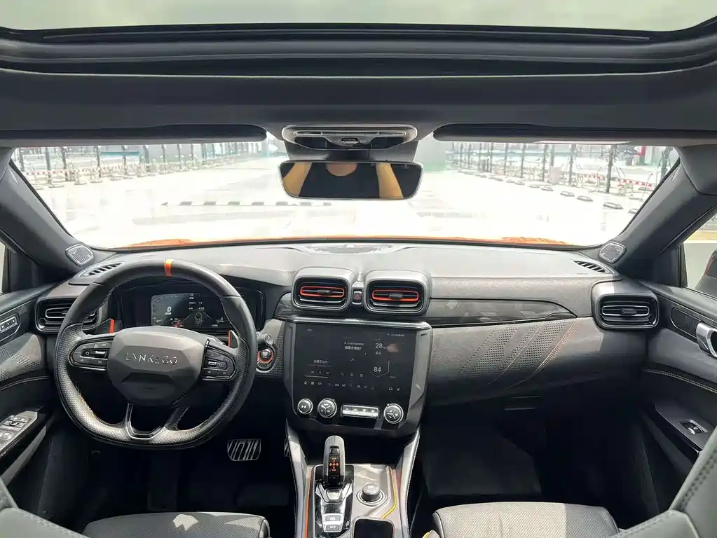 Lynk & Co 02 Hatchback — миниатюра 17