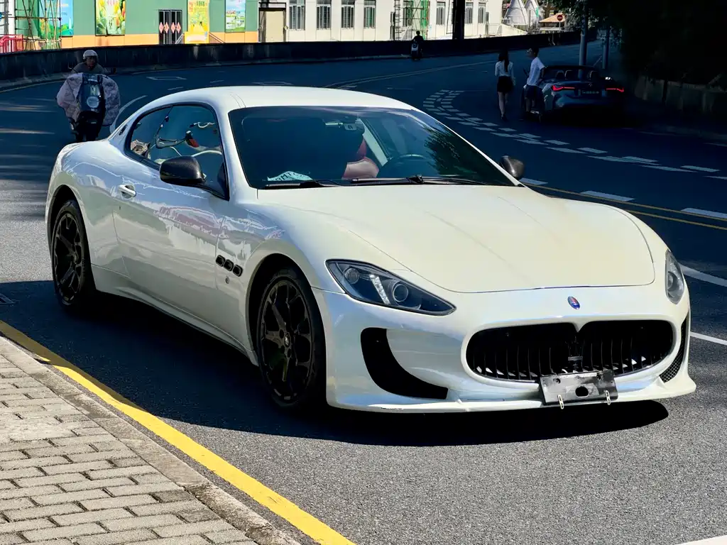 MASERATI GRANTURISMO