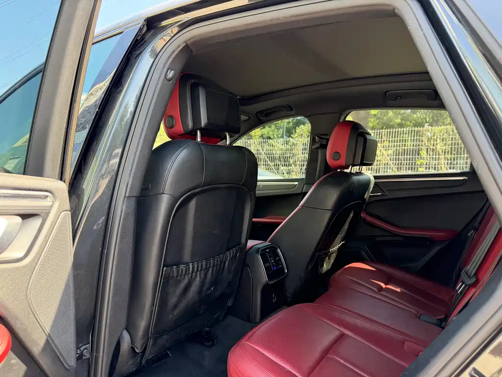 Porsche Macan — миниатюра 6