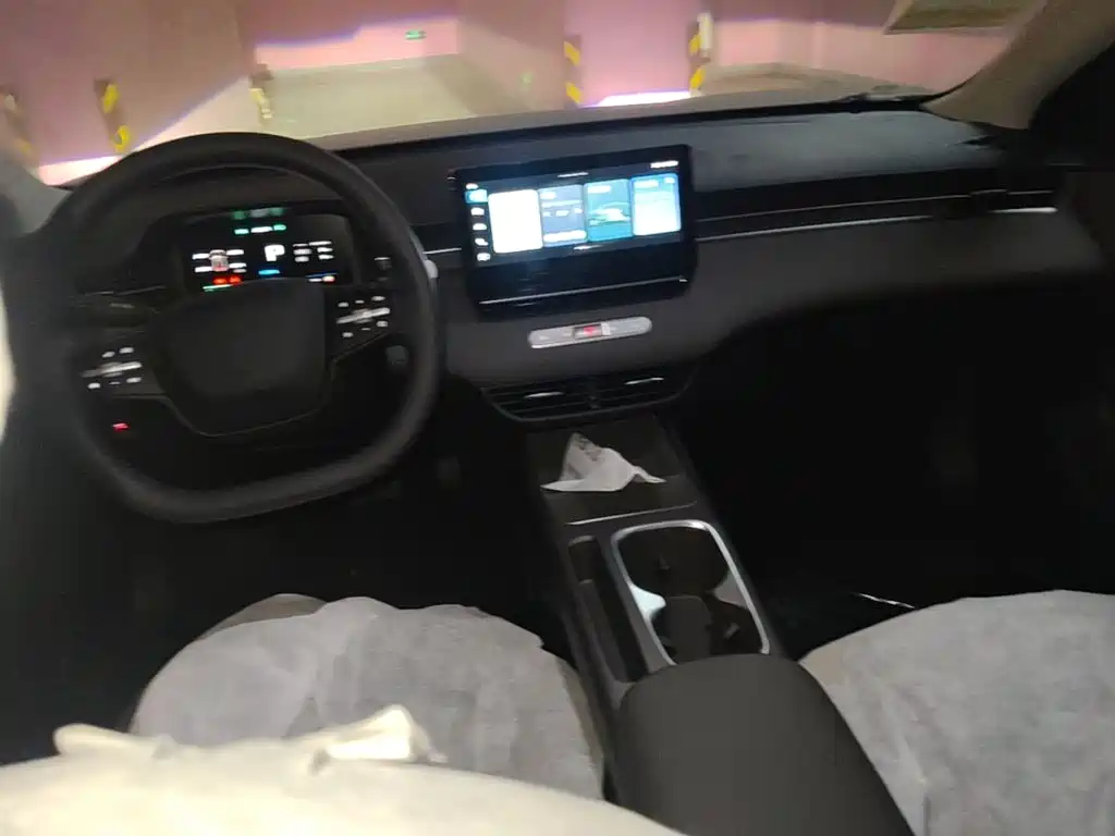 Roewe D6 2025 450km