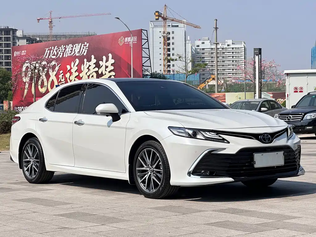 Toyota Camry — миниатюра 3