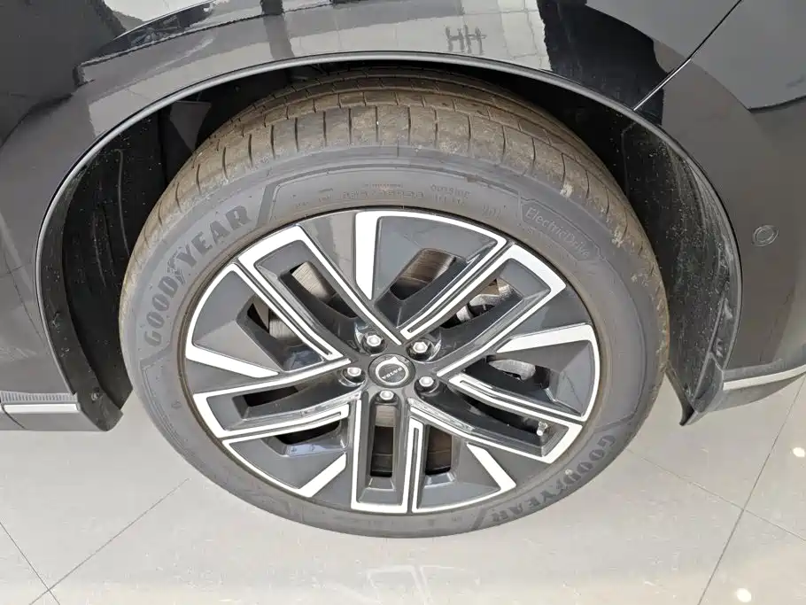 Volvo XC70 PHEV — миниатюра 6