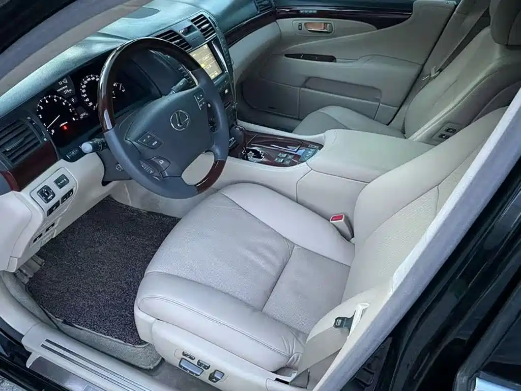 Lexus LS — миниатюра 7
