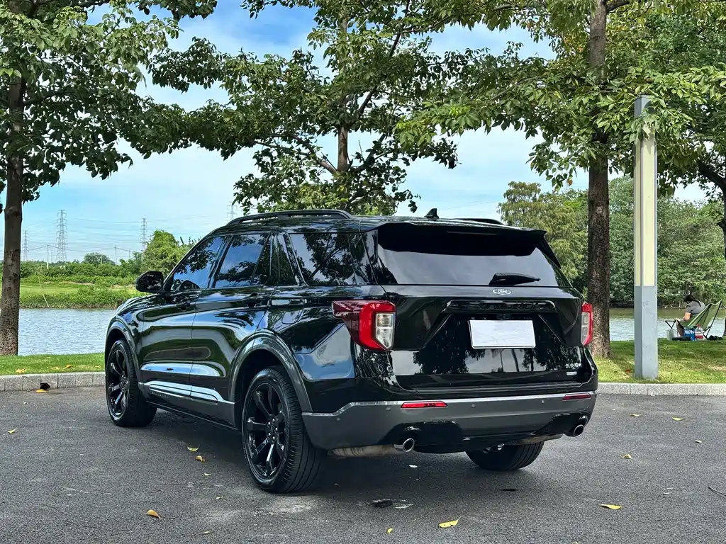 Ford Explorer — миниатюра 6