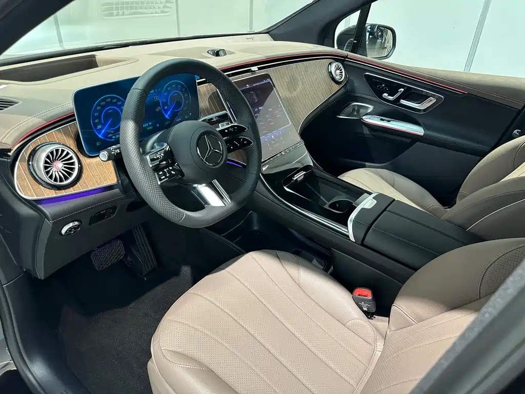 Mercedes-Benz EQE SUV — миниатюра 8