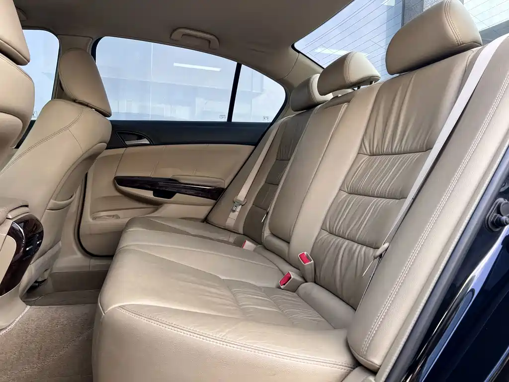 Honda Accord — миниатюра 13
