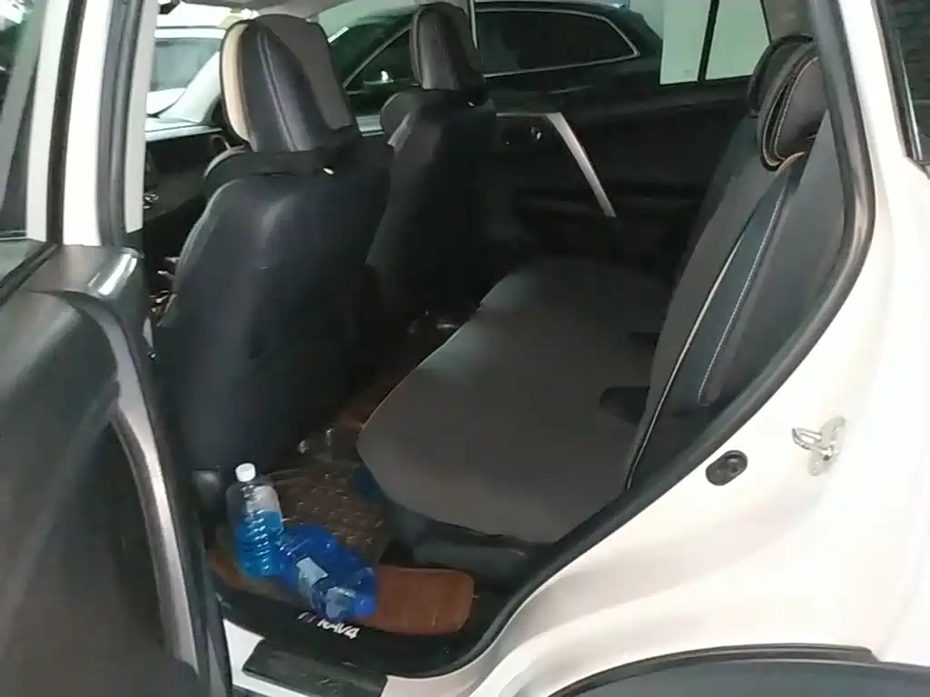 Toyota RAV4 — миниатюра 17
