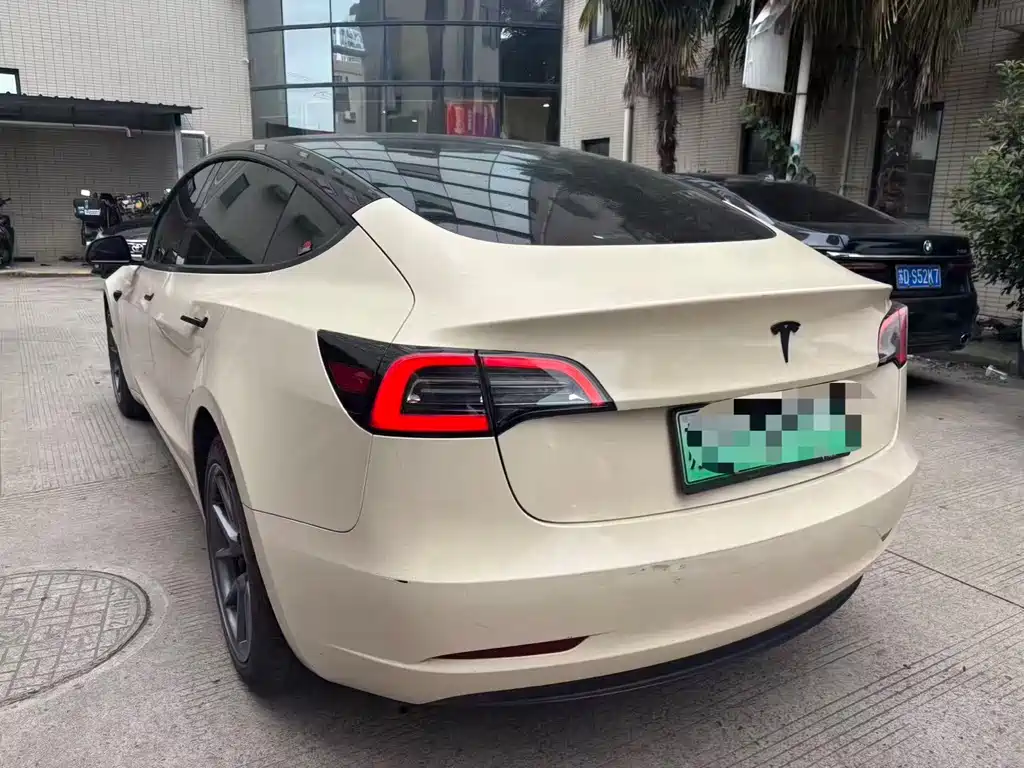 Tesla Model 3 — миниатюра 6