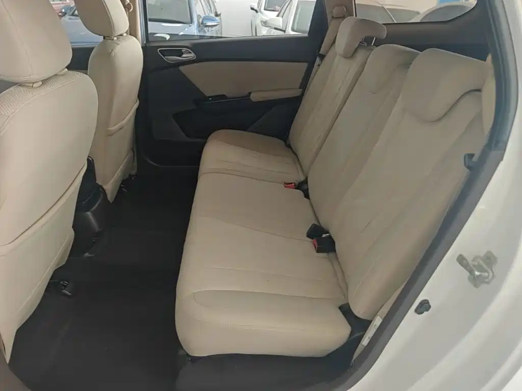 Baojun 310W — миниатюра 17