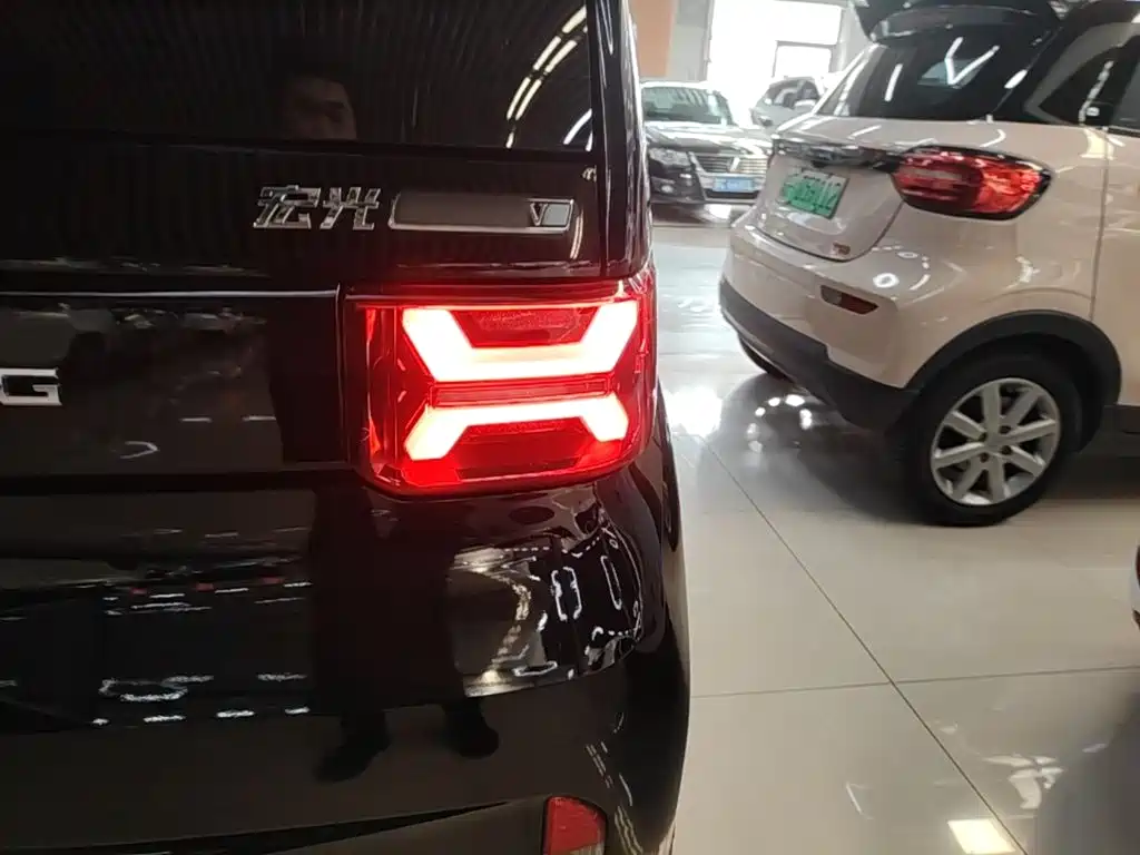 Wuling MINIEV — миниатюра 8