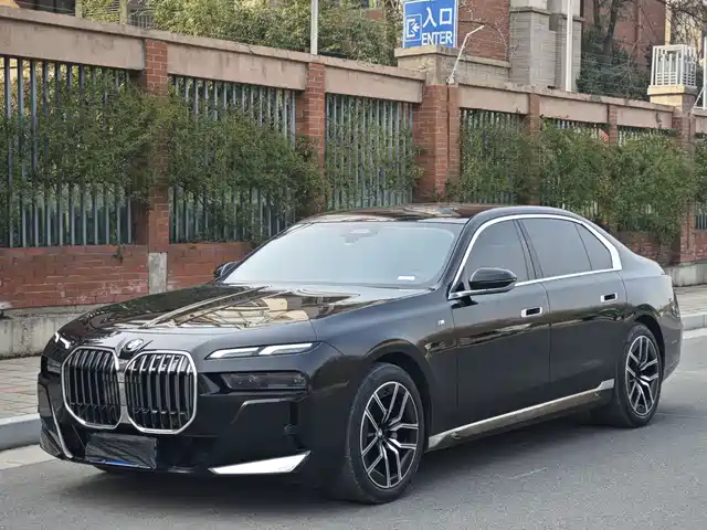 BMW 7 SERIES