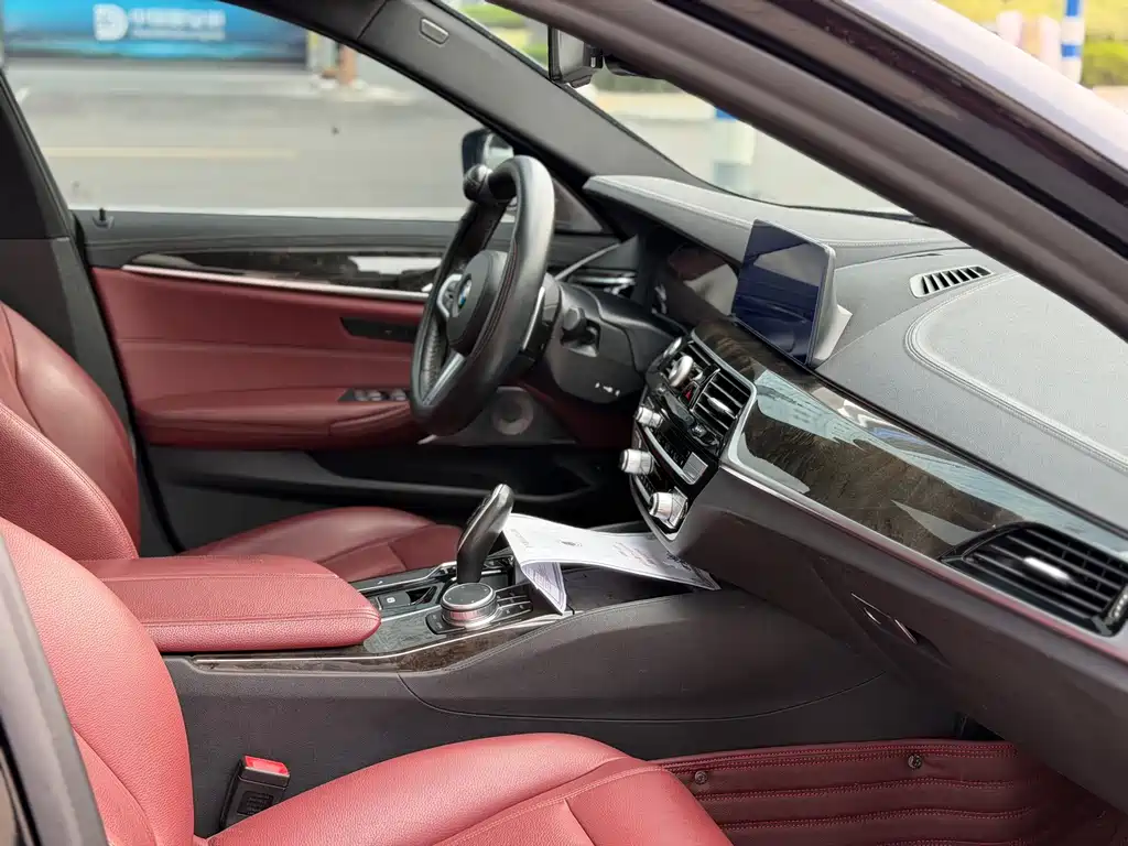 BMW 5 Series — миниатюра 11