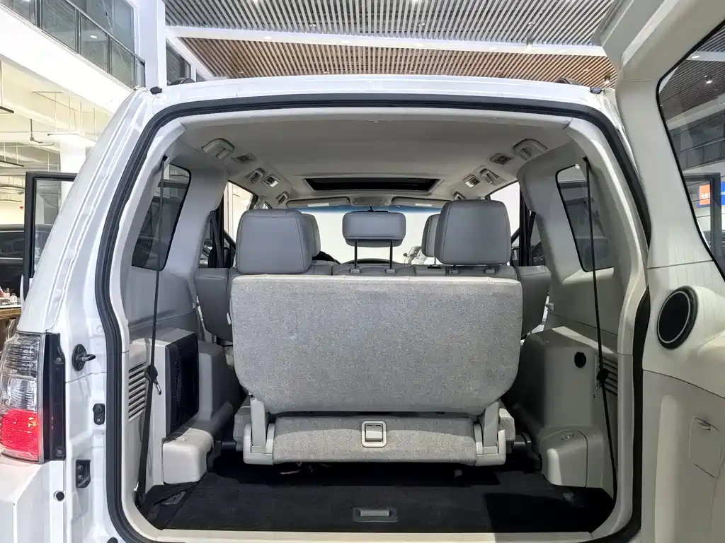 Mitsubishi Pajero (Import) — миниатюра 15
