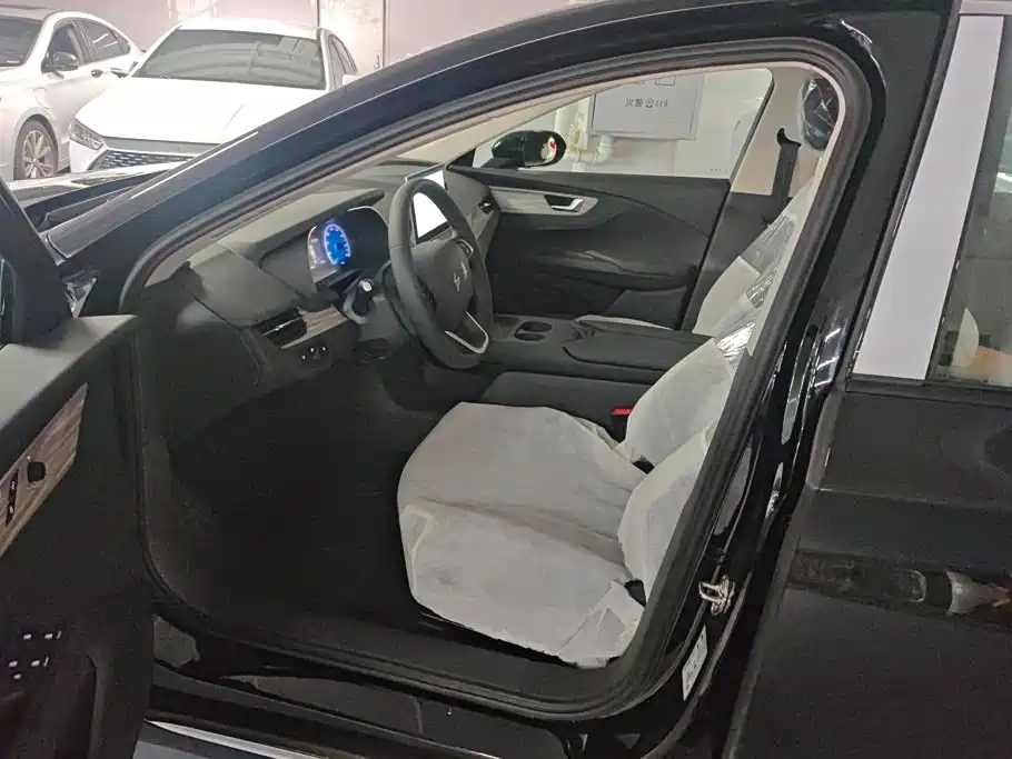 Hongqi E-QM5 2025 500km
