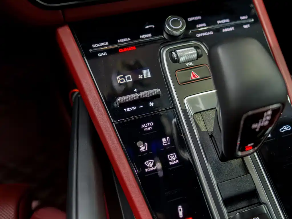 Porsche Cayenne — миниатюра 11