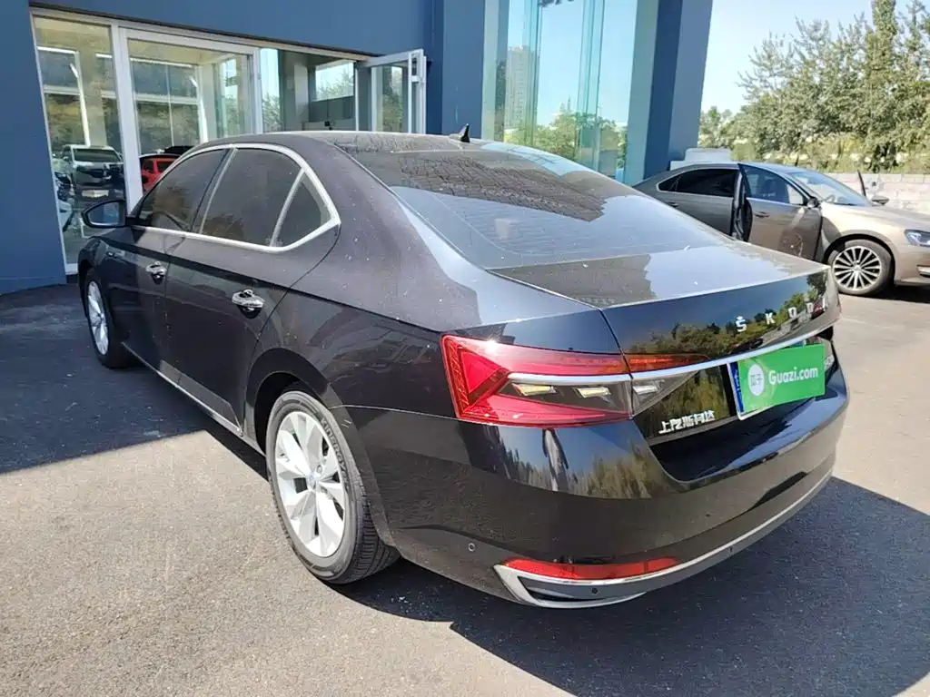 Skoda Superb — миниатюра 5