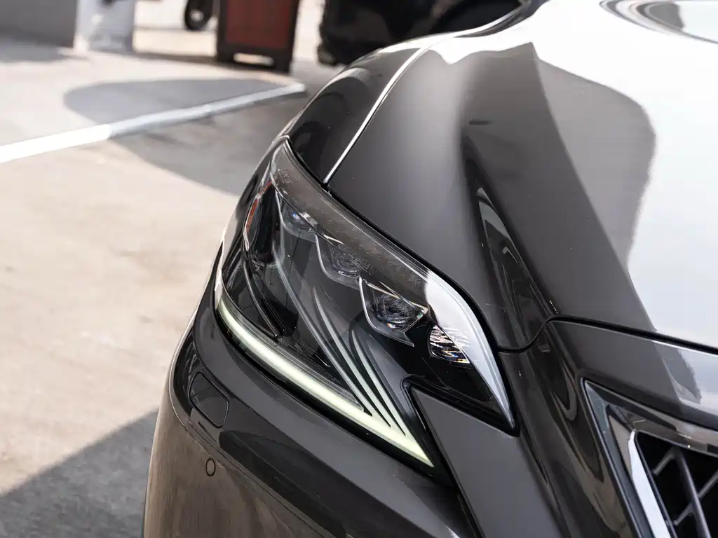 Lexus LS — миниатюра 6