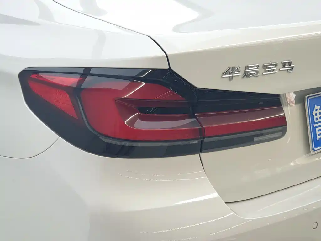 BMW 5 Series — миниатюра 10