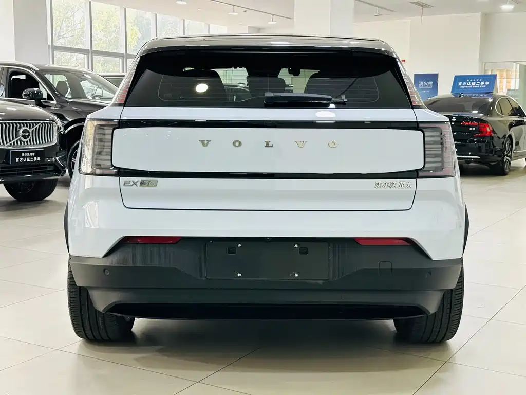 VOLVO EX30