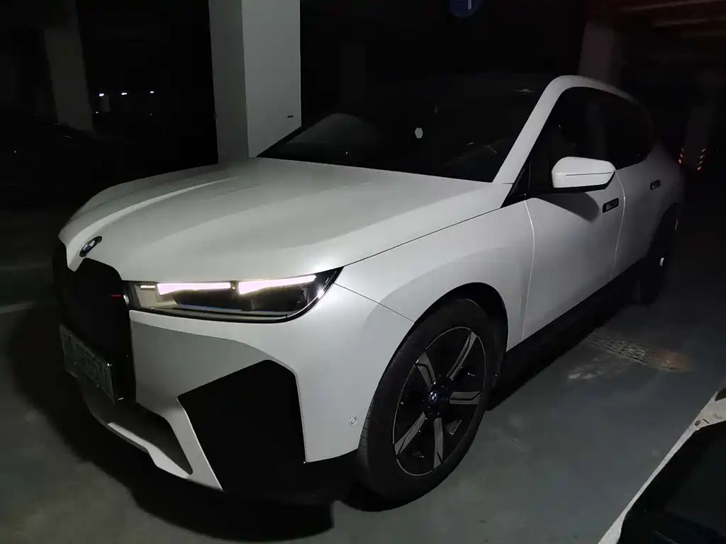 BMW iX